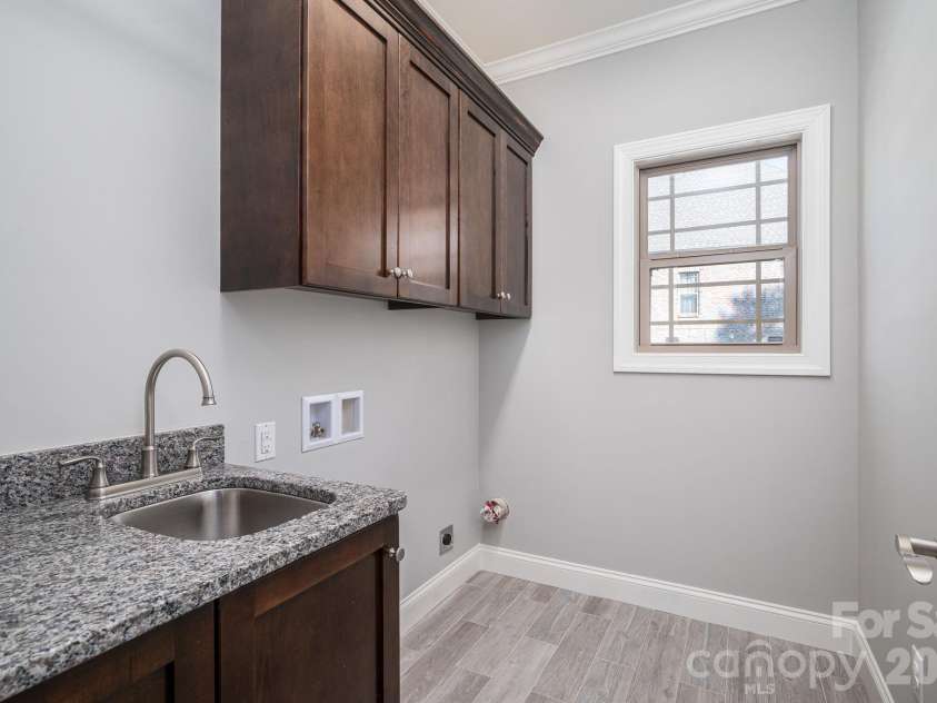 708 Players Ridge Road, Hickory, NC 28601.  MLS# CAR4405752, YatesRealty ID 39947. 