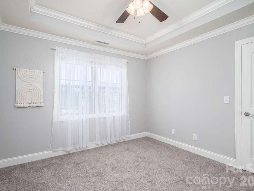 708 Players Ridge Road, Hickory, NC 28601.  MLS# CAR4405752, YatesRealty ID 39947. 