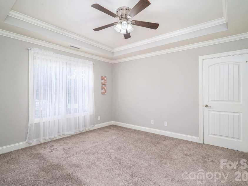 708 Players Ridge Road, Hickory, NC 28601.  MLS# CAR4405752, YatesRealty ID 39947. 