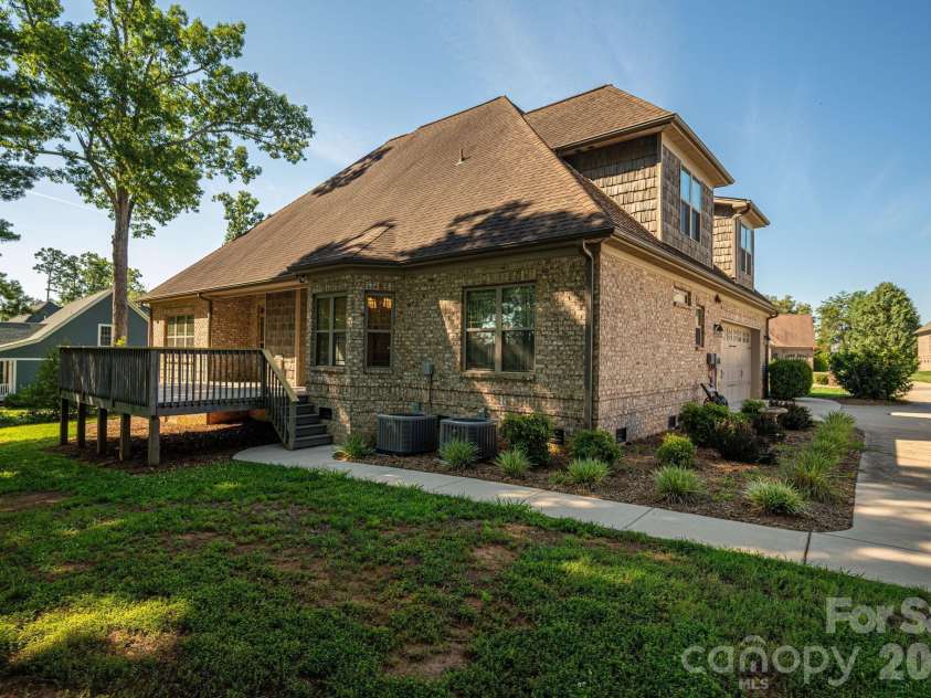 708 Players Ridge Road, Hickory, NC 28601.  MLS# CAR4405752, YatesRealty ID 39947. 