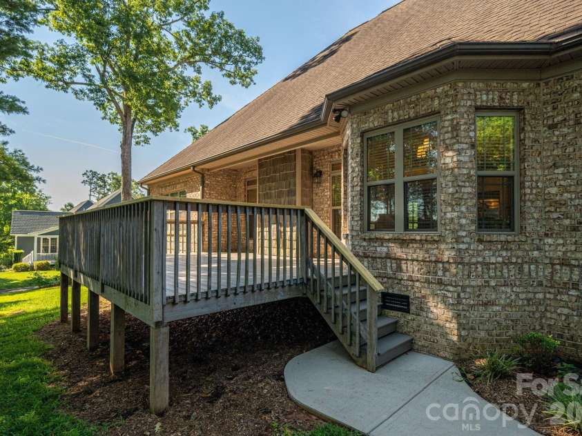 708 Players Ridge Road, Hickory, NC 28601.  MLS# CAR4405752, YatesRealty ID 39947. 