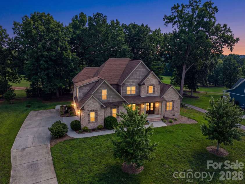 708 Players Ridge Road, Hickory, NC 28601.  MLS# CAR4405752, YatesRealty ID 39947. 