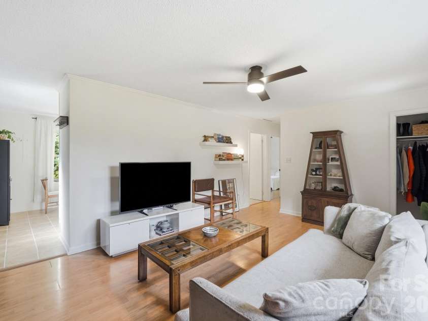 605 Powerline Avenue, Belmont, NC 28012.  MLS# CAR4406622, YatesRealty ID 39948. 