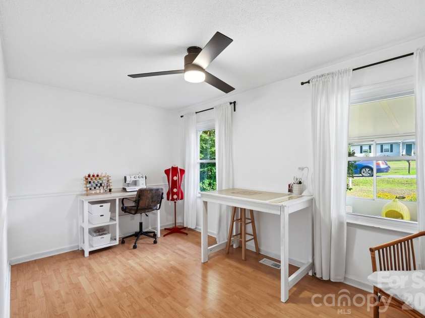605 Powerline Avenue, Belmont, NC 28012.  MLS# CAR4406622, YatesRealty ID 39948. 