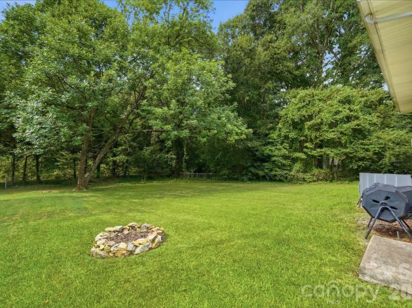 605 Powerline Avenue, Belmont, NC 28012.  MLS# CAR4406622, YatesRealty ID 39948. 