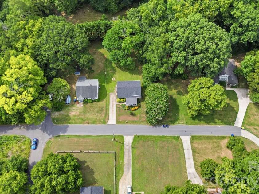 605 Powerline Avenue, Belmont, NC 28012.  MLS# CAR4406622, YatesRealty ID 39948. 