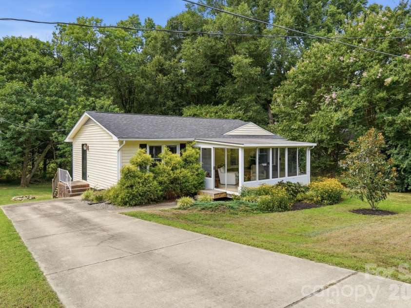 605 Powerline Avenue, Belmont, NC 28012.  MLS# CAR4406622, YatesRealty ID 39948. 