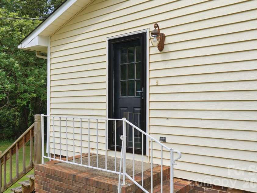 605 Powerline Avenue, Belmont, NC 28012.  MLS# CAR4406622, YatesRealty ID 39948. 