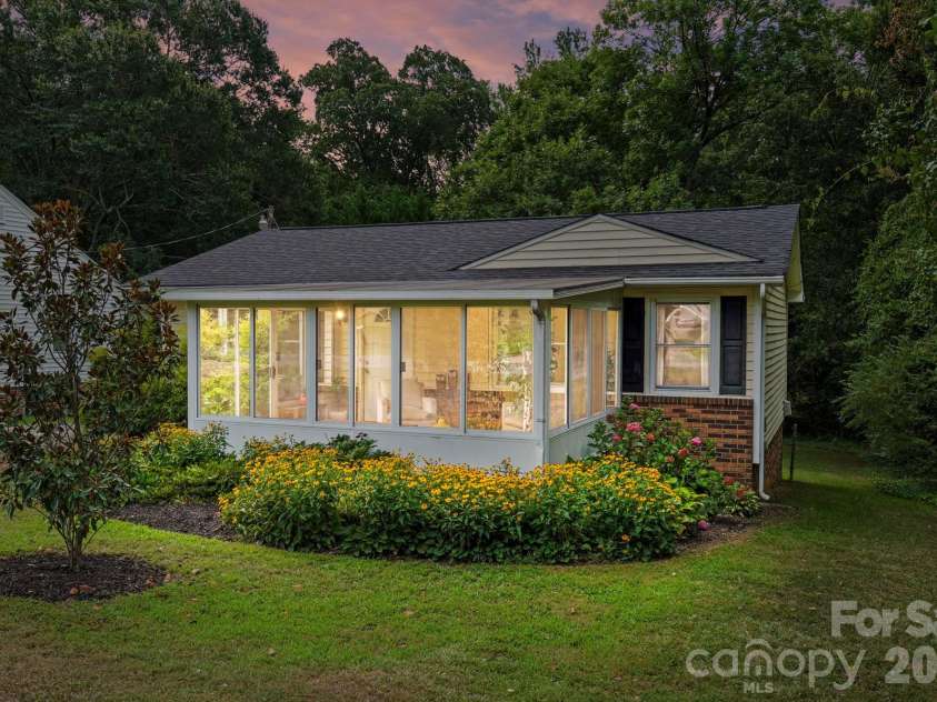 605 Powerline Avenue, Belmont, NC 28012.  MLS# CAR4406622, YatesRealty ID 39948. 