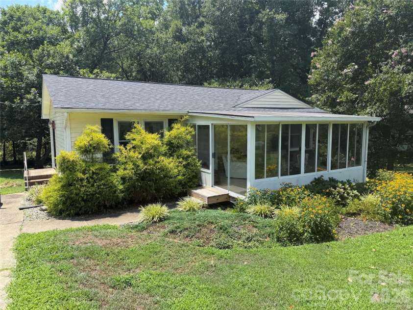605 Powerline Avenue, Belmont, NC 28012.  MLS# CAR4406622, YatesRealty ID 39948. 