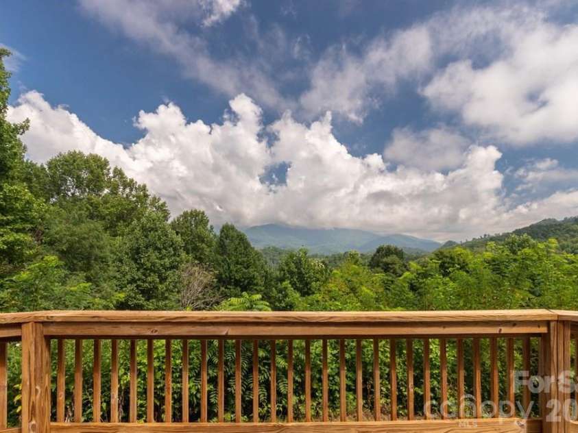 417 Quiet Forest Lane, Sylva, NC 28779.  MLS# CAR4361763, YatesRealty ID 39949. 