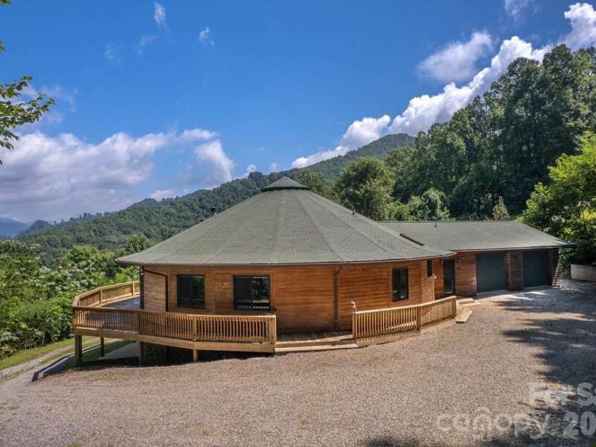 417 Quiet Forest Lane, Sylva, NC 28779.  MLS# CAR4361763, YatesRealty ID 39949. 