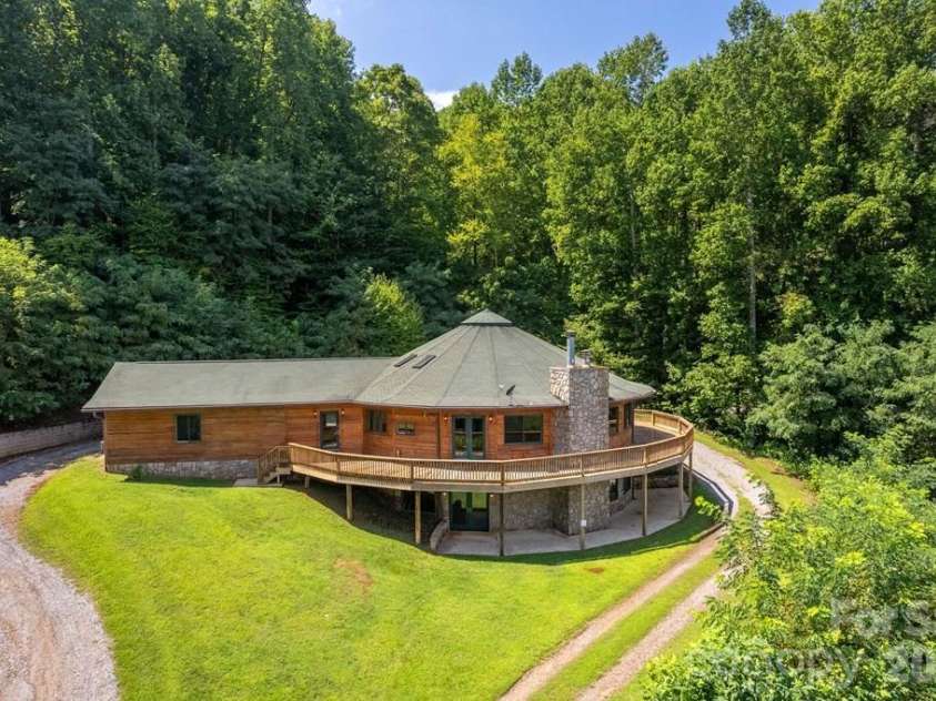 417 Quiet Forest Lane, Sylva, NC 28779.  MLS# CAR4361763, YatesRealty ID 39949. 