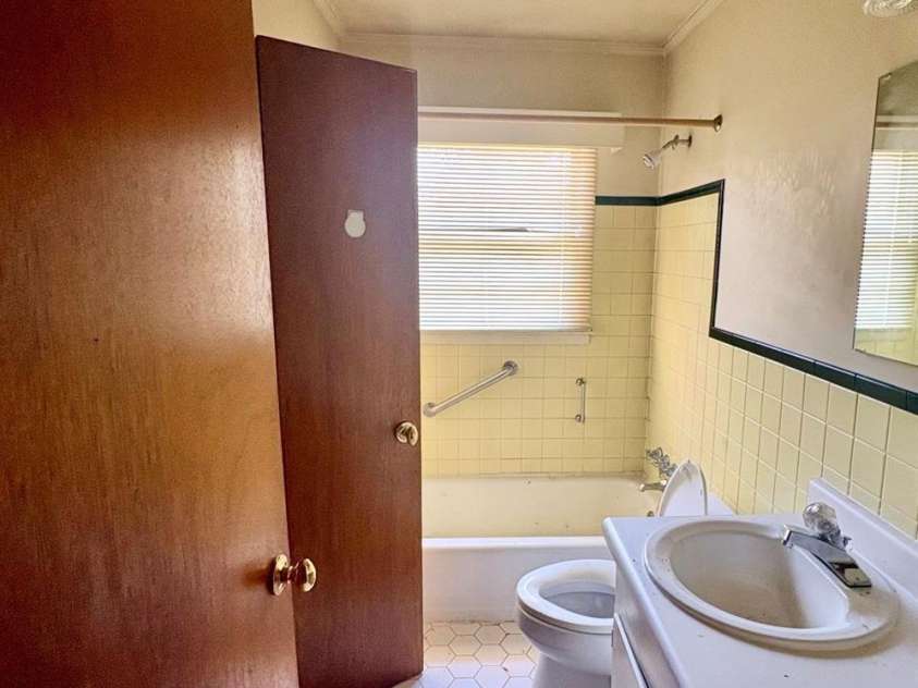 1907 Jennings Street, Charlotte, NC 28216.  MLS# CAR4342400, YatesRealty ID 3995. 