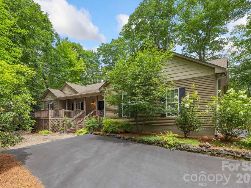 141 Dolly Lane, Highlands, NC 28741.  MLS# CAR4403878, YatesRealty ID 39950. 