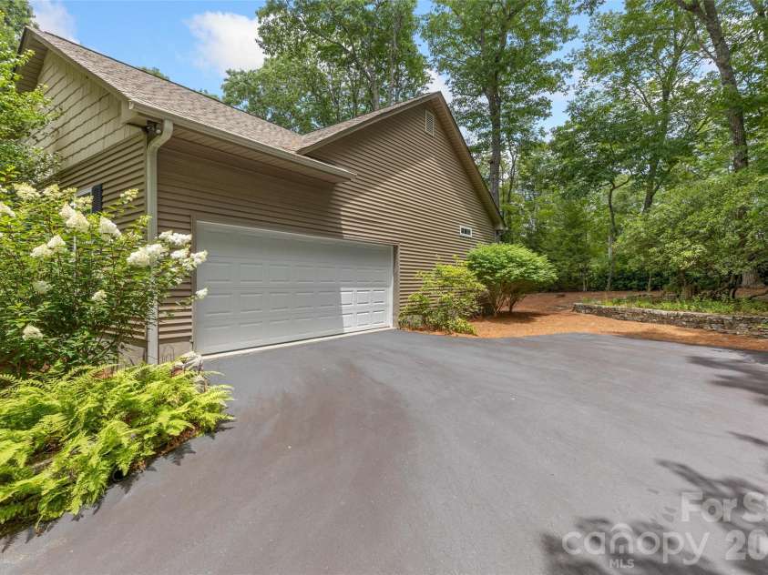 141 Dolly Lane, Highlands, NC 28741.  MLS# CAR4403878, YatesRealty ID 39950. 