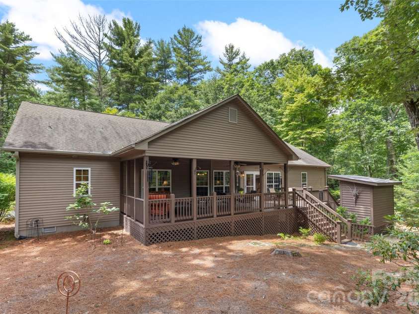 141 Dolly Lane, Highlands, NC 28741.  MLS# CAR4403878, YatesRealty ID 39950. 
