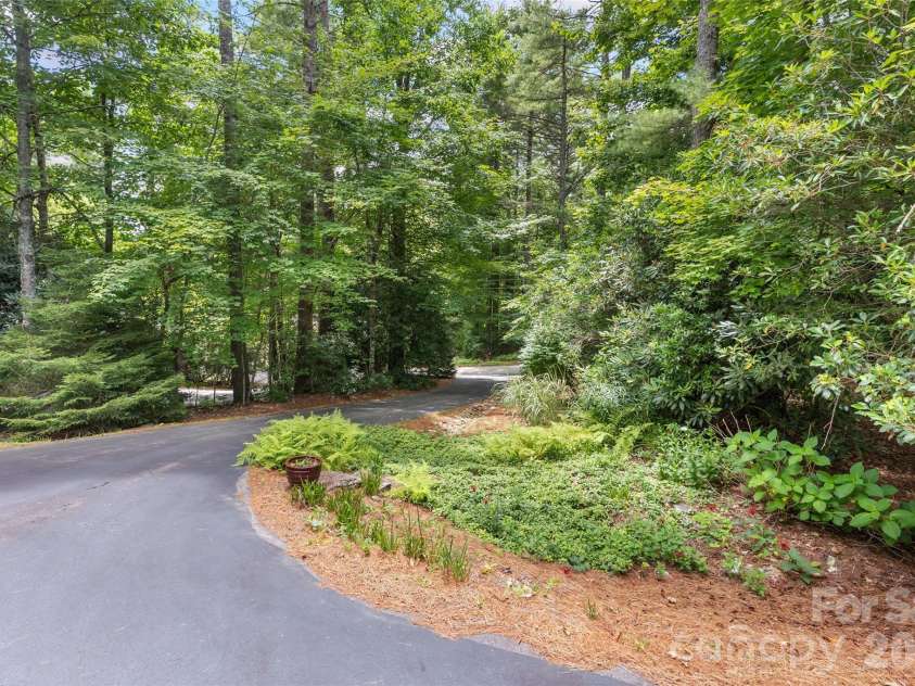 141 Dolly Lane, Highlands, NC 28741.  MLS# CAR4403878, YatesRealty ID 39950. 