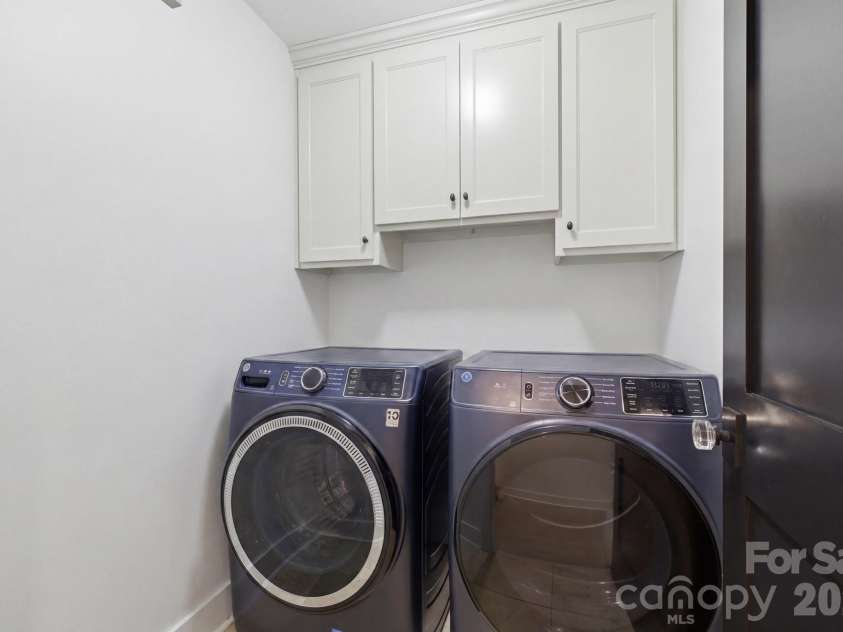 19624 Meta Road, Cornelius, NC 28031.  MLS# CAR4394341, YatesRealty ID 39952. Main-level laundry room adds convenience with a dedicated, functional workspace. Its placement near the primary suite and garage supports easy daily living.