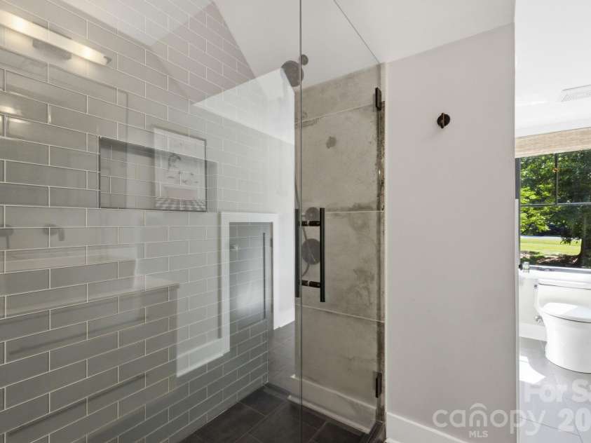 19624 Meta Road, Cornelius, NC 28031.  MLS# CAR4394341, YatesRealty ID 39952. Upper bathroom shower provides a fresh, functional space for secondary bedrooms or guests. Updated bath areas add comfort and move-in-ready appeal.