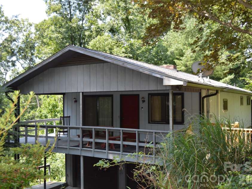 184 Laurel Road, Arden, NC 28704.  MLS# CAR4405631, YatesRealty ID 39953. 