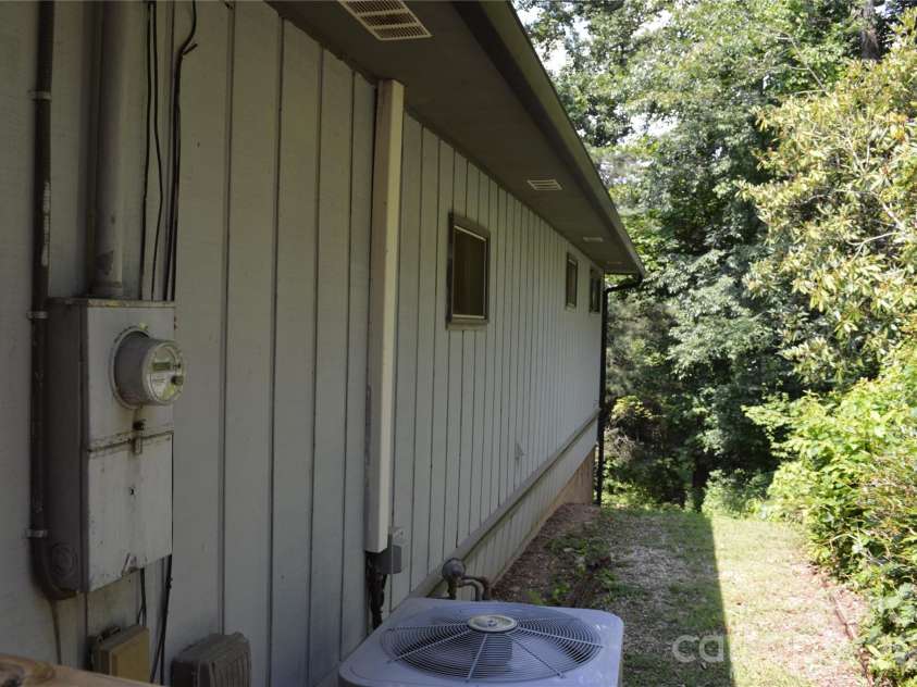 184 Laurel Road, Arden, NC 28704.  MLS# CAR4405631, YatesRealty ID 39953. 