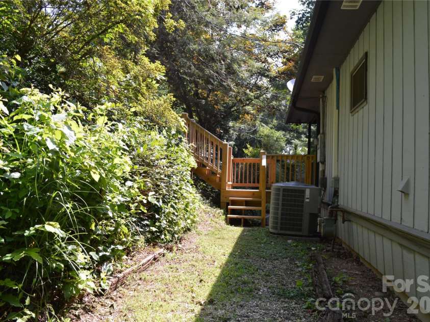 184 Laurel Road, Arden, NC 28704.  MLS# CAR4405631, YatesRealty ID 39953. 