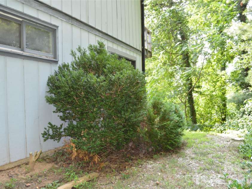 184 Laurel Road, Arden, NC 28704.  MLS# CAR4405631, YatesRealty ID 39953. 