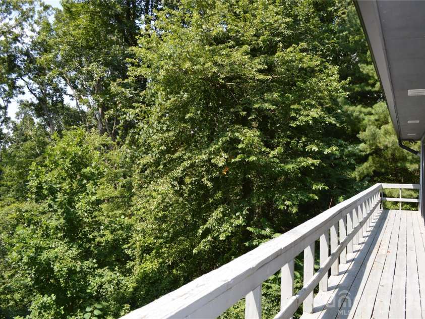 184 Laurel Road, Arden, NC 28704.  MLS# CAR4405631, YatesRealty ID 39953. 