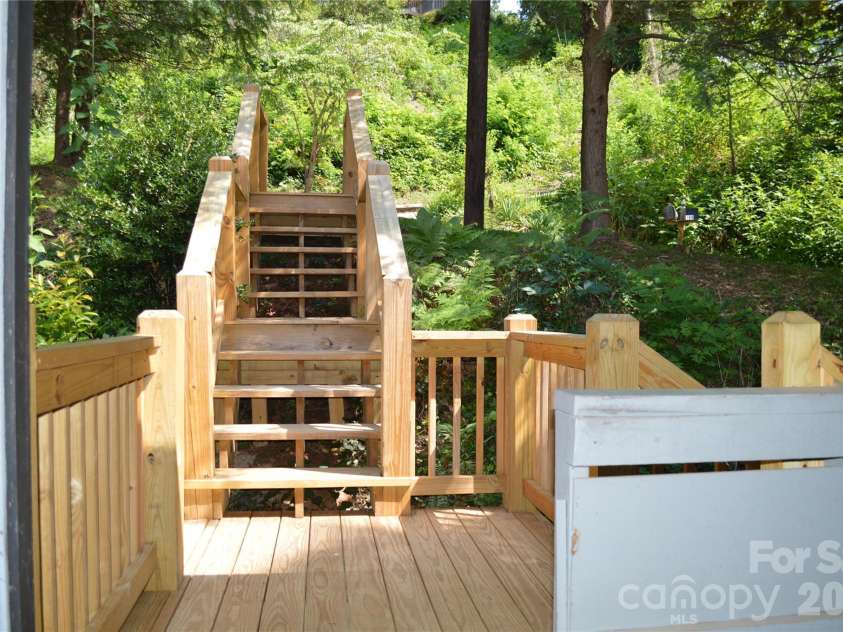184 Laurel Road, Arden, NC 28704.  MLS# CAR4405631, YatesRealty ID 39953. 
