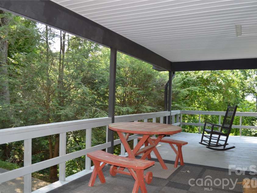 184 Laurel Road, Arden, NC 28704.  MLS# CAR4405631, YatesRealty ID 39953. 