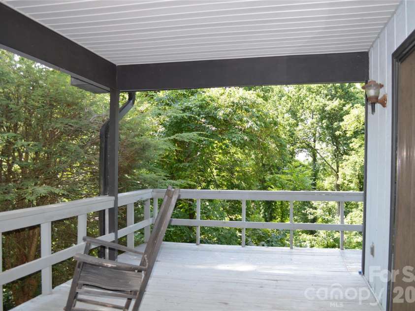 184 Laurel Road, Arden, NC 28704.  MLS# CAR4405631, YatesRealty ID 39953. 