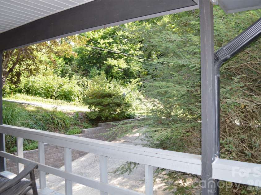 184 Laurel Road, Arden, NC 28704.  MLS# CAR4405631, YatesRealty ID 39953. 
