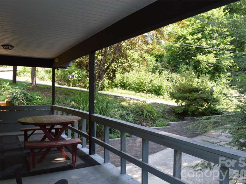 184 Laurel Road, Arden, NC 28704.  MLS# CAR4405631, YatesRealty ID 39953. 