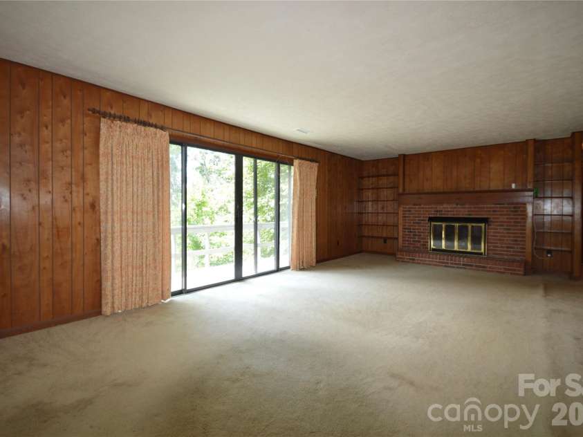 184 Laurel Road, Arden, NC 28704.  MLS# CAR4405631, YatesRealty ID 39953. 