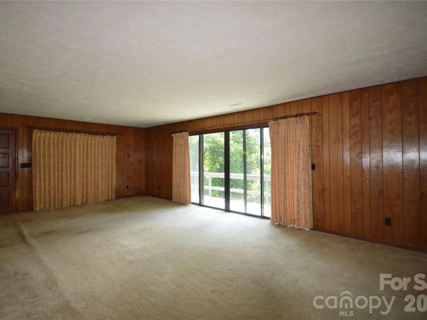 184 Laurel Road, Arden, NC 28704.  MLS# CAR4405631, YatesRealty ID 39953. 