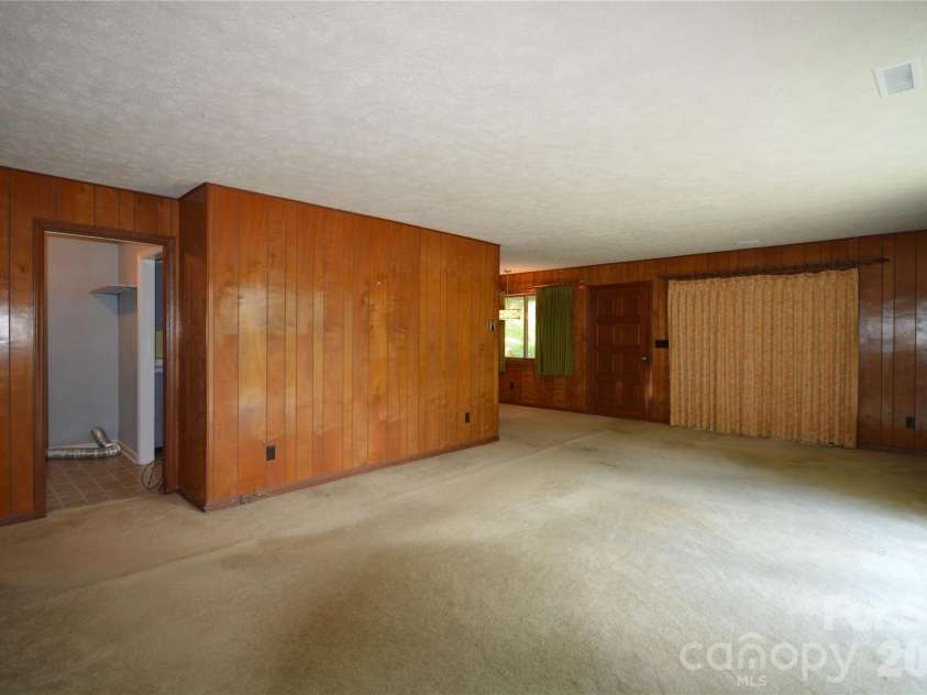 184 Laurel Road, Arden, NC 28704.  MLS# CAR4405631, YatesRealty ID 39953. 