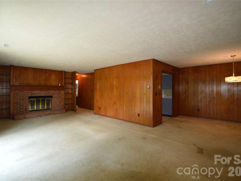 184 Laurel Road, Arden, NC 28704.  MLS# CAR4405631, YatesRealty ID 39953. 