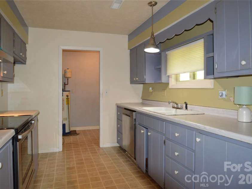 184 Laurel Road, Arden, NC 28704.  MLS# CAR4405631, YatesRealty ID 39953. 