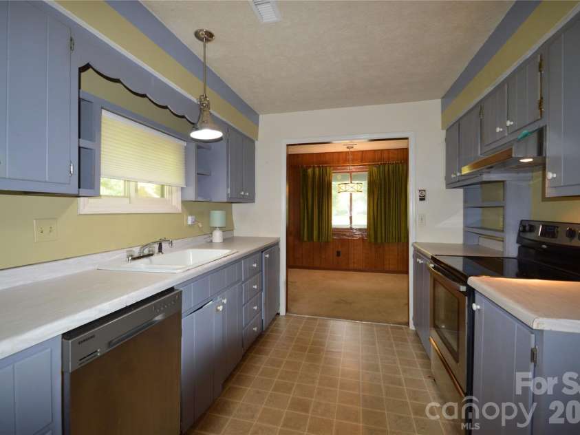 184 Laurel Road, Arden, NC 28704.  MLS# CAR4405631, YatesRealty ID 39953. 
