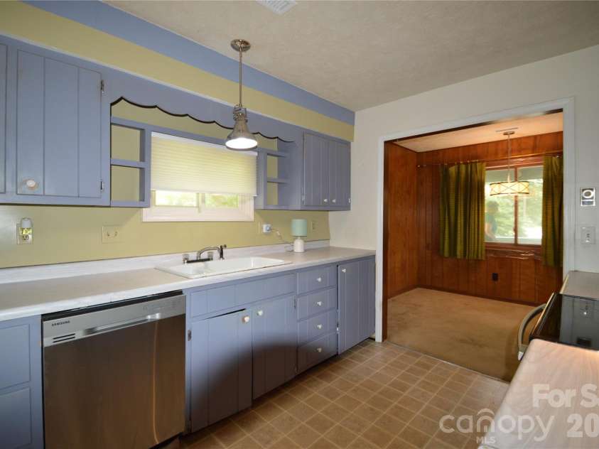 184 Laurel Road, Arden, NC 28704.  MLS# CAR4405631, YatesRealty ID 39953. 