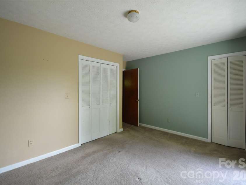 184 Laurel Road, Arden, NC 28704.  MLS# CAR4405631, YatesRealty ID 39953. 