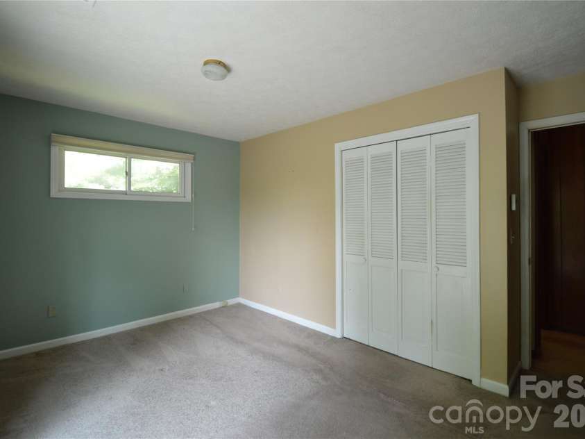 184 Laurel Road, Arden, NC 28704.  MLS# CAR4405631, YatesRealty ID 39953. 