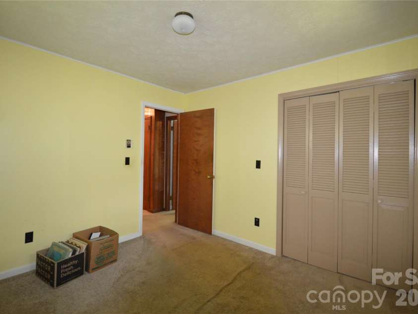 184 Laurel Road, Arden, NC 28704.  MLS# CAR4405631, YatesRealty ID 39953. 