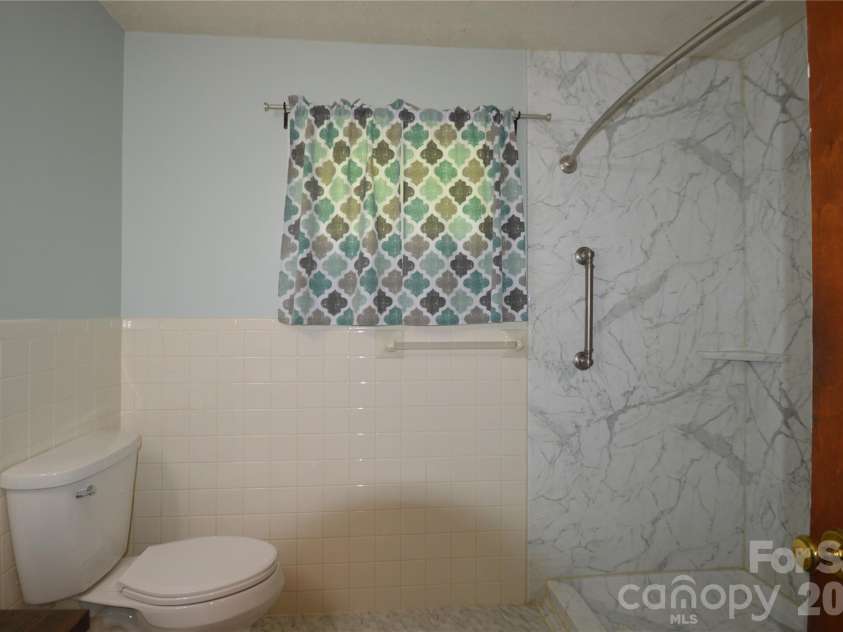 184 Laurel Road, Arden, NC 28704.  MLS# CAR4405631, YatesRealty ID 39953. 