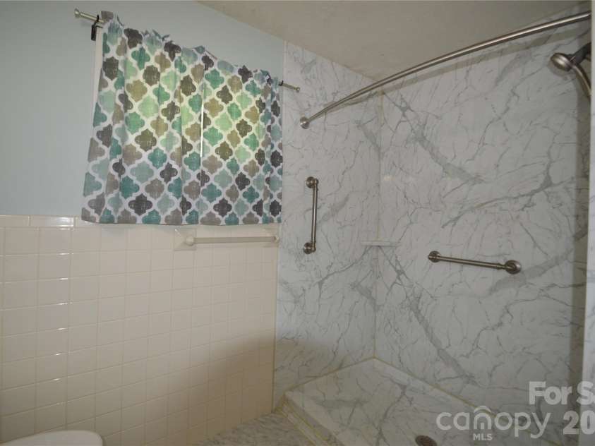 184 Laurel Road, Arden, NC 28704.  MLS# CAR4405631, YatesRealty ID 39953. 