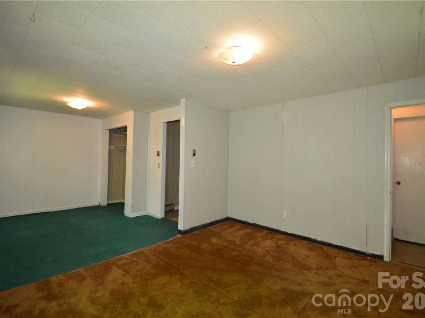 184 Laurel Road, Arden, NC 28704.  MLS# CAR4405631, YatesRealty ID 39953. 