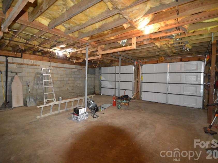 184 Laurel Road, Arden, NC 28704.  MLS# CAR4405631, YatesRealty ID 39953. 