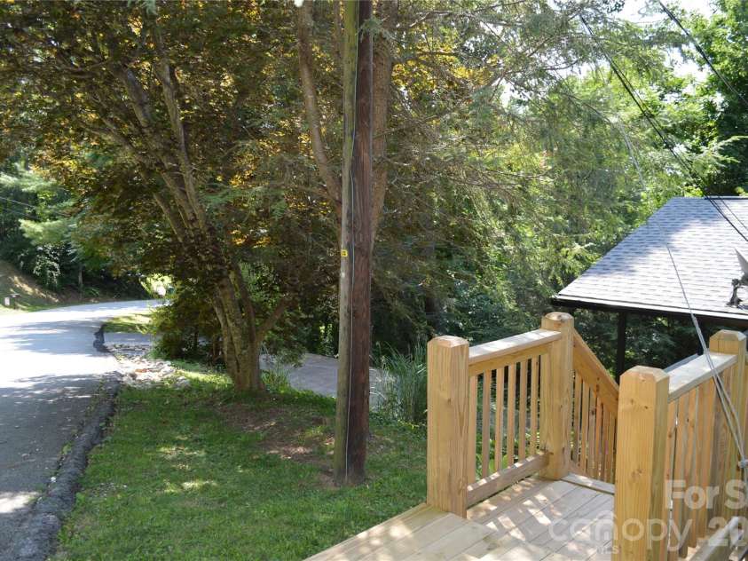 184 Laurel Road, Arden, NC 28704.  MLS# CAR4405631, YatesRealty ID 39953. 