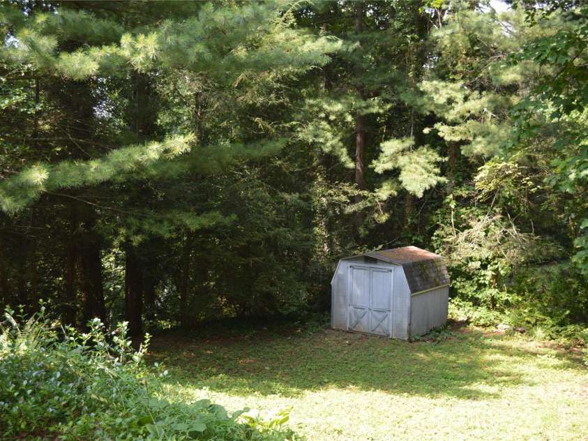 184 Laurel Road, Arden, NC 28704.  MLS# CAR4405631, YatesRealty ID 39953. 